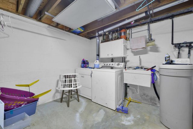 360 State Route 142 NE, West Jefferson, OH 43162