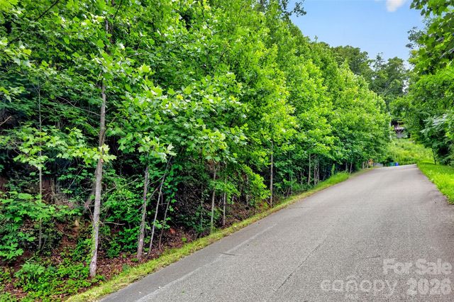 32 Nellie Bell Lane, Swannanoa, NC 28778