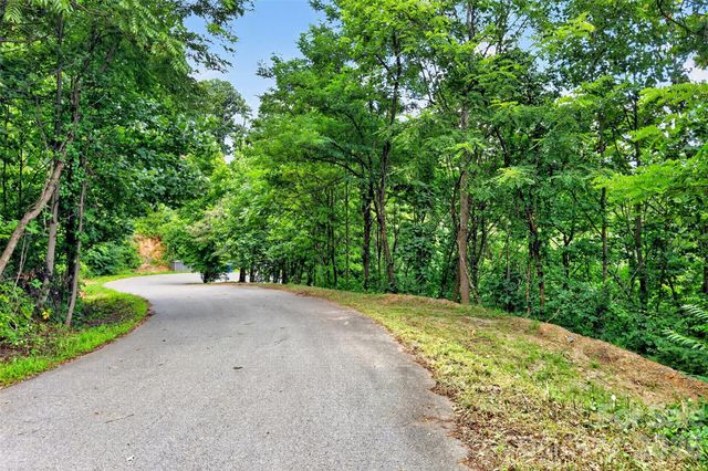 32 Nellie Bell Lane, Swannanoa, NC 28778