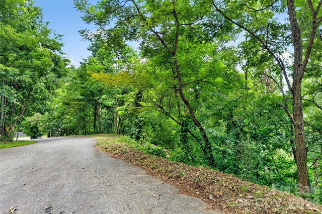 32 Nellie Bell Lane, Swannanoa, NC 28778
