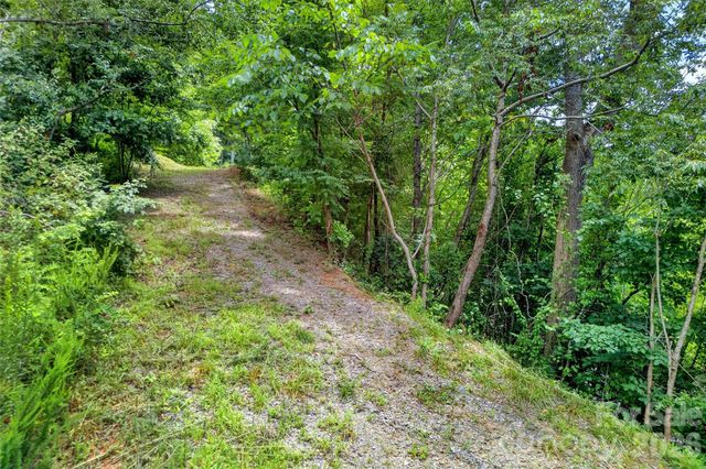 32 Nellie Bell Lane, Swannanoa, NC 28778