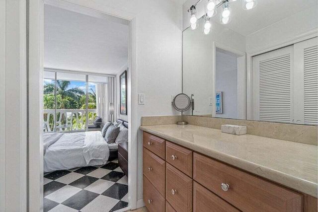2505 S Ocean Boulevard 303, Palm Beach, FL 33480