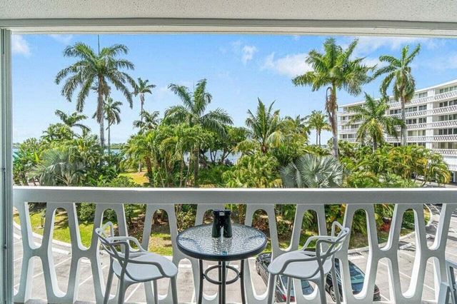 2505 S Ocean Boulevard 303, Palm Beach, FL 33480