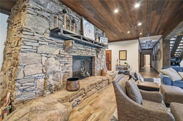 21616 PoorBoy Road, Warsaw, MO 65355