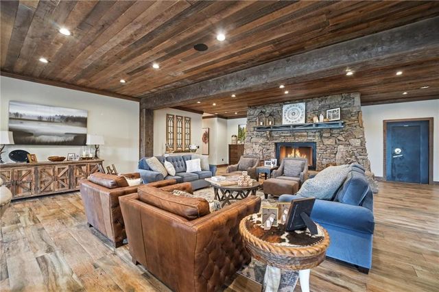 21616 PoorBoy Road, Warsaw, MO 65355