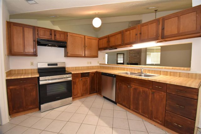 15926 Pfeiffer Drive, Houston, TX 77082