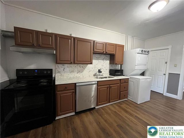 122 South Spruce Street, Nazareth Boro, PA 18064