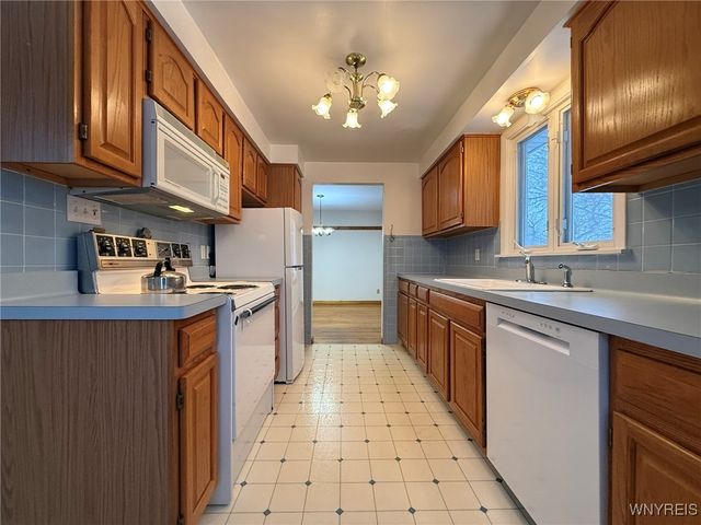 3535 Warner Drive, Grand Island, NY 14072