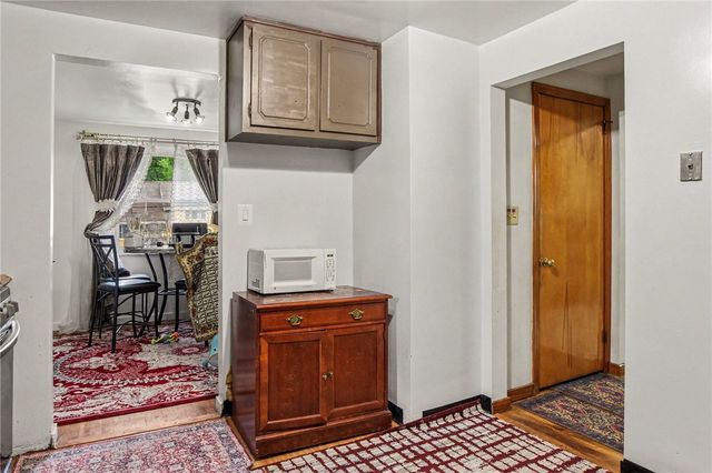 1038 Ardmore Manor Dr, Braddock Hills, PA 15221