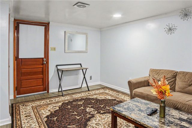 1038 Ardmore Manor Dr, Braddock Hills, PA 15221