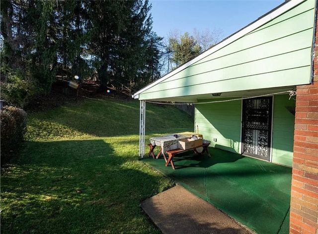 1038 Ardmore Manor Dr, Braddock Hills, PA 15221