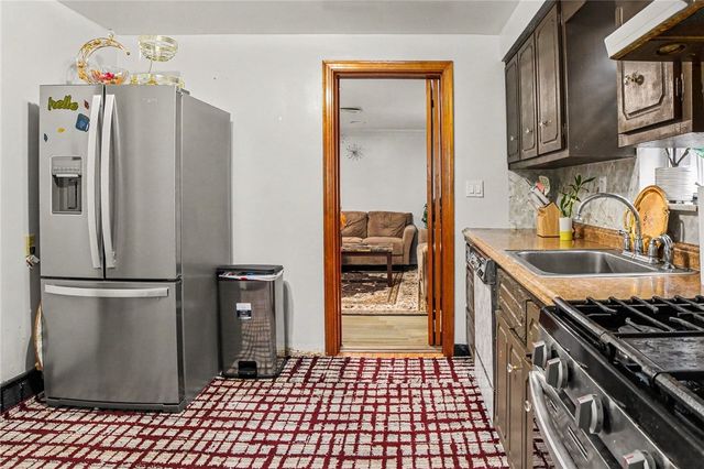 1038 Ardmore Manor Dr, Braddock Hills, PA 15221