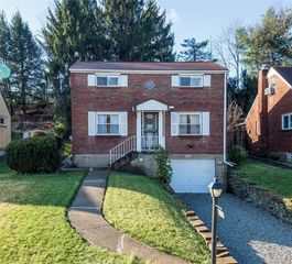 1038 Ardmore Manor Dr, Braddock Hills, PA 15221