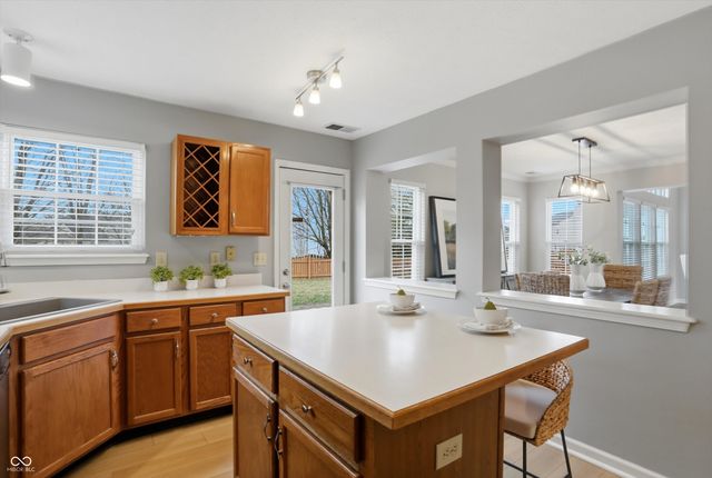 6385 Hillview Circle, Fishers, IN 46038