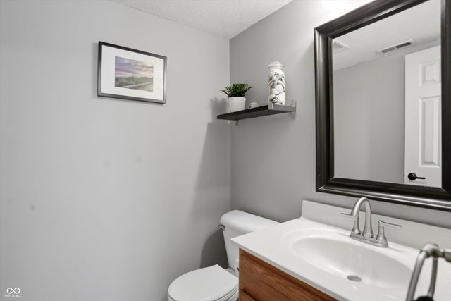 6385 Hillview Circle, Fishers, IN 46038