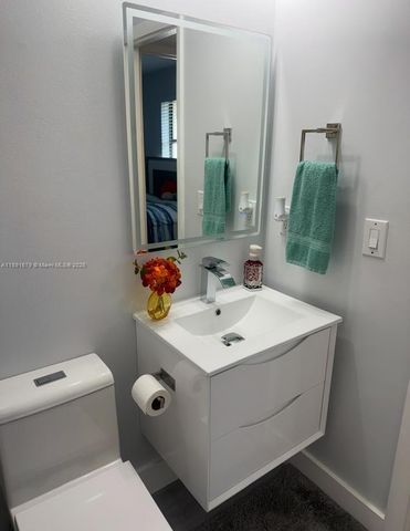 1327 Towhee St, Homestead, FL 33035
