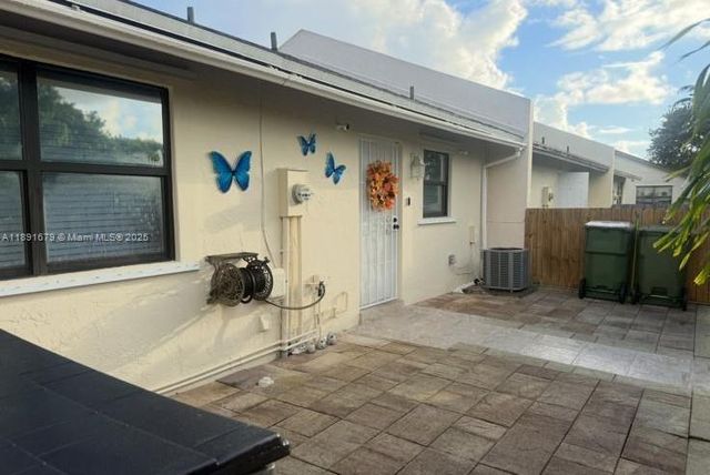 1327 Towhee St, Homestead, FL 33035
