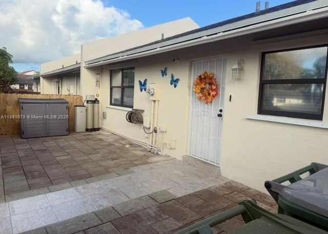 1327 Towhee St, Homestead, FL 33035