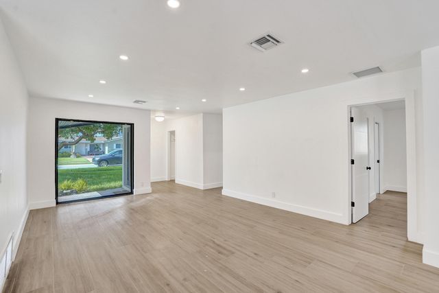 1250 SW 4TH Street, Boca Raton, FL 33486
