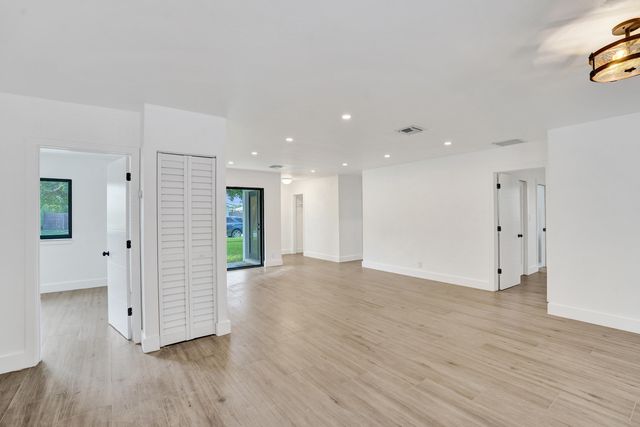 1250 SW 4TH Street, Boca Raton, FL 33486