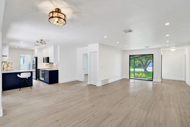 1250 SW 4TH Street, Boca Raton, FL 33486