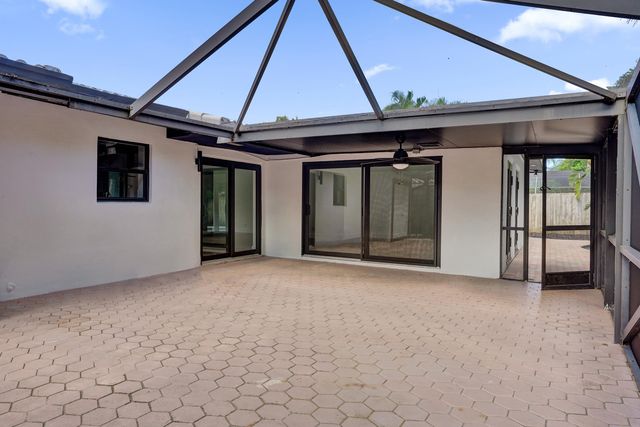 1250 SW 4TH Street, Boca Raton, FL 33486