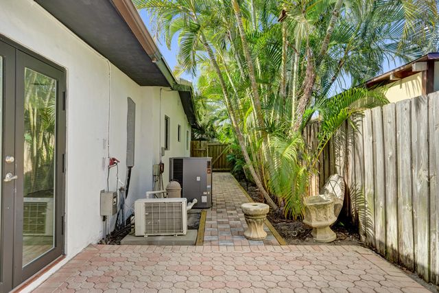 1250 SW 4TH Street, Boca Raton, FL 33486
