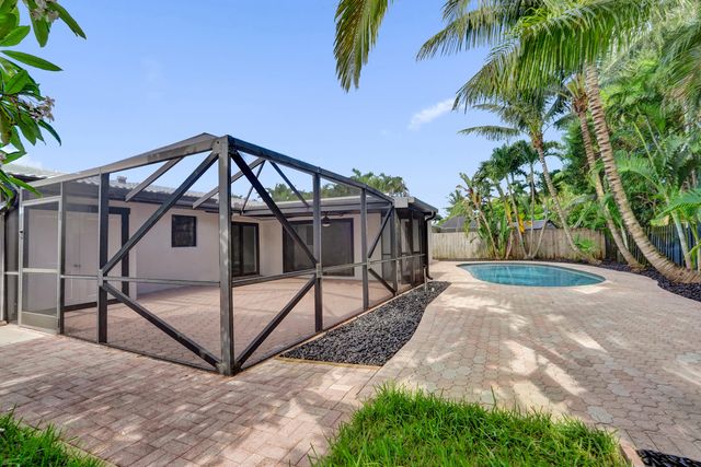 1250 SW 4TH Street, Boca Raton, FL 33486