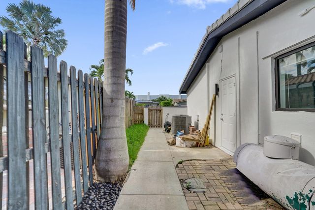 1250 SW 4TH Street, Boca Raton, FL 33486