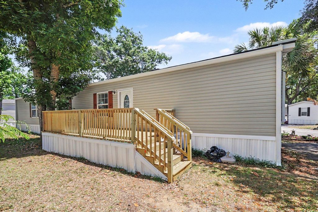 530 Key Largo Ave., Murrells Inlet, SC 29576