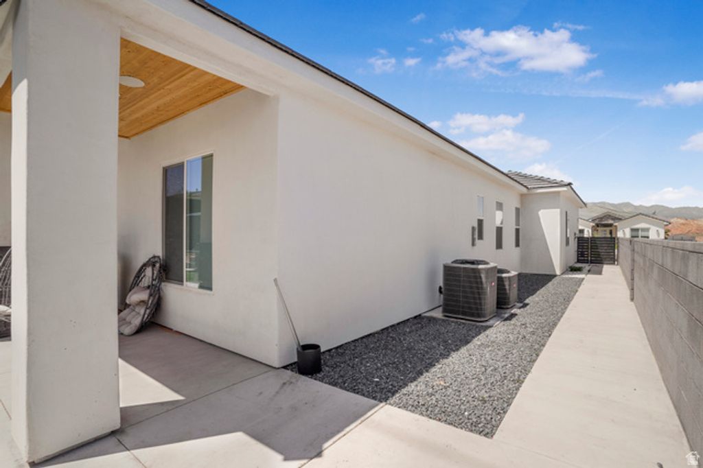 Image 20 of property listing at 1861 W 300 N, Hurricane, UT 84737