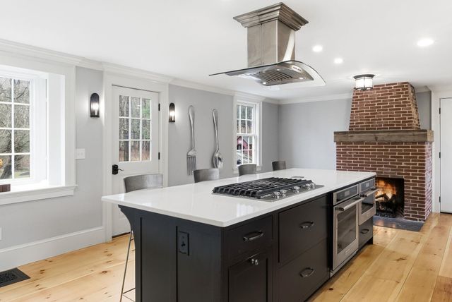 23 Old Manchester Road, Amherst, NH 03031