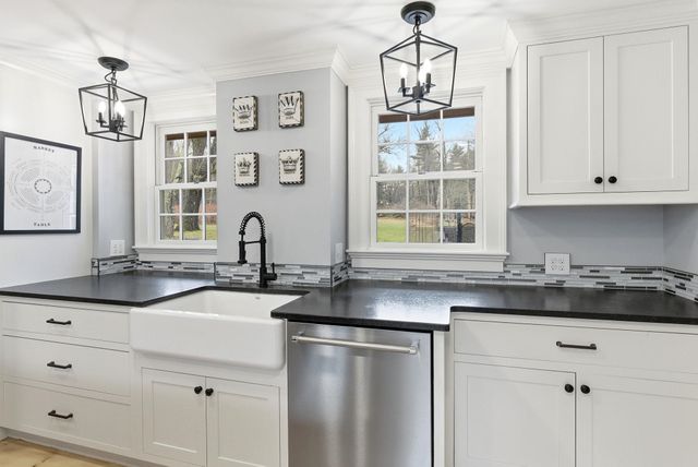23 Old Manchester Road, Amherst, NH 03031