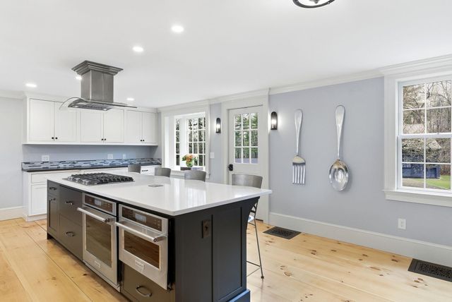 23 Old Manchester Road, Amherst, NH 03031