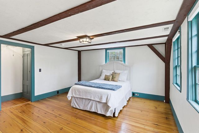 23 Old Manchester Road, Amherst, NH 03031