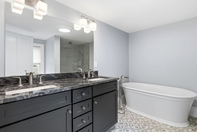 23 Old Manchester Road, Amherst, NH 03031