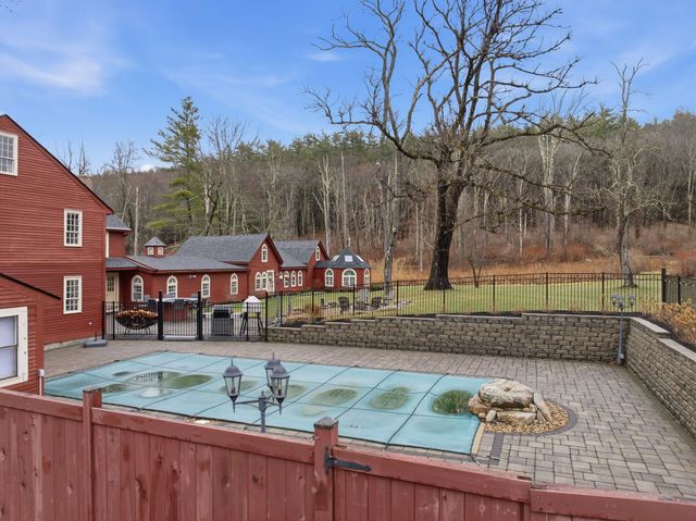 23 Old Manchester Road, Amherst, NH 03031