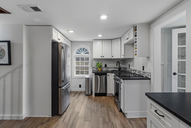23 Old Manchester Road, Amherst, NH 03031