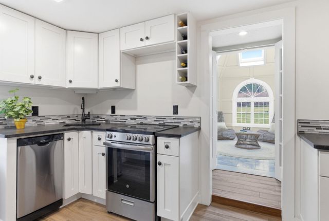 23 Old Manchester Road, Amherst, NH 03031