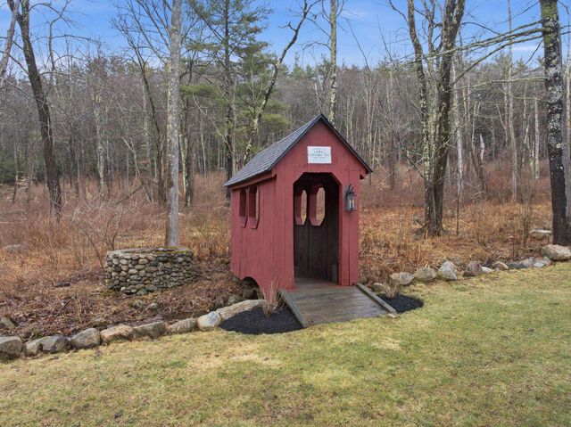 23 Old Manchester Road, Amherst, NH 03031