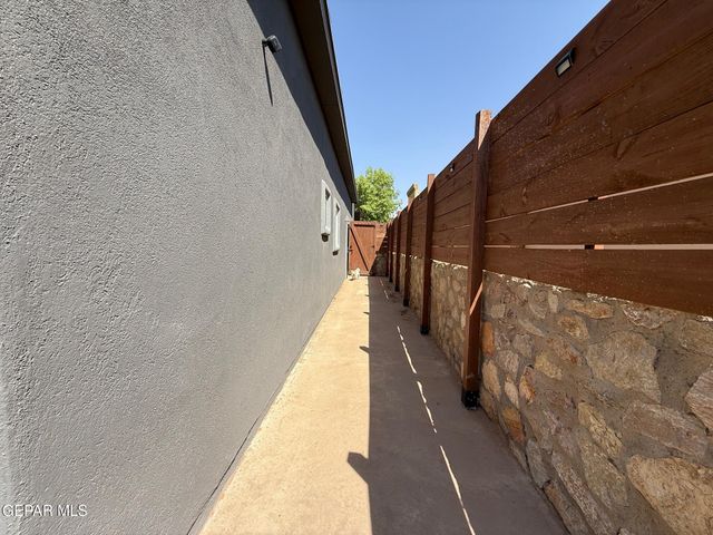 3856 Loma Cortez Drive, El Paso, TX 79938