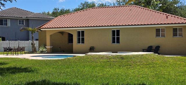 2823 Poinciana Circle, Cooper City, FL 33026