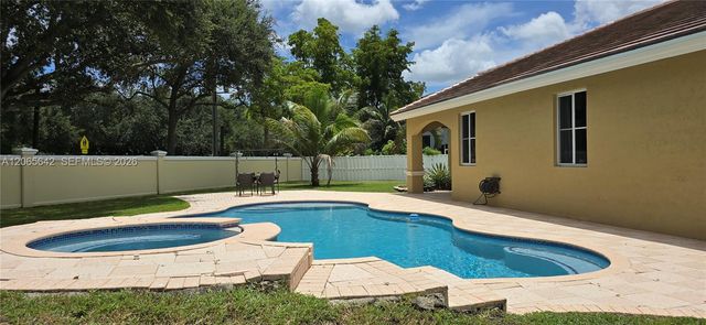 2823 Poinciana Circle, Cooper City, FL 33026