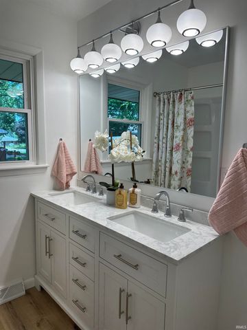 59843 Kay Boulevard, Elkhart, IN 46517