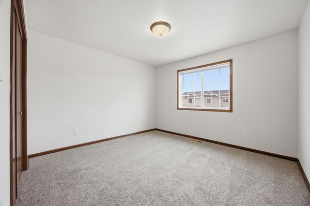 962 31st Avenue W, West Fargo, ND 58078