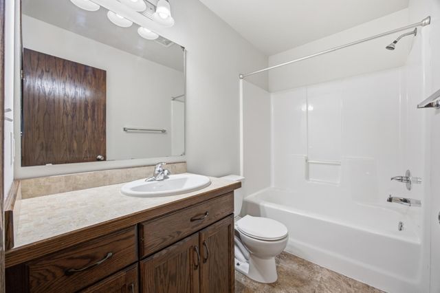 962 31st Avenue W, West Fargo, ND 58078