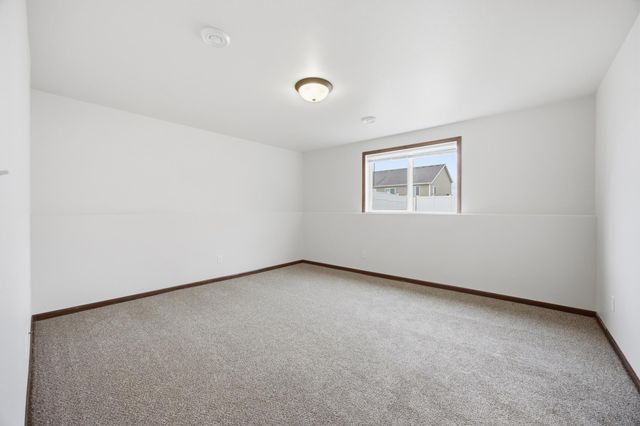 962 31st Avenue W, West Fargo, ND 58078