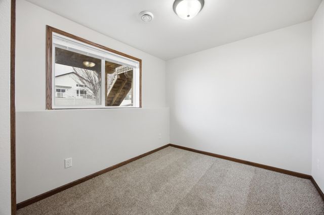 962 31st Avenue W, West Fargo, ND 58078