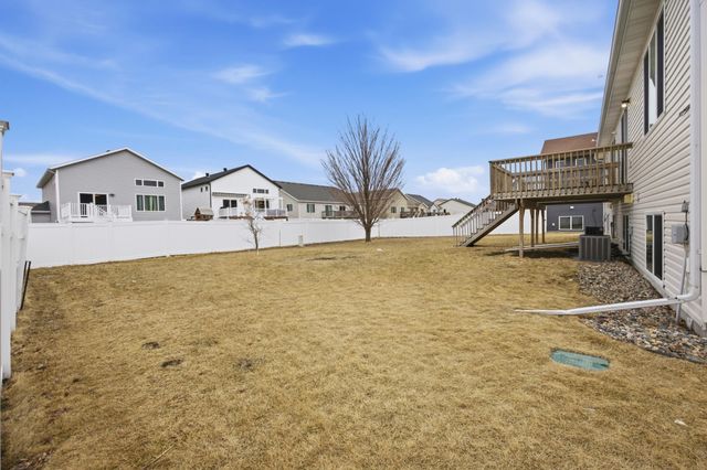 962 31st Avenue W, West Fargo, ND 58078