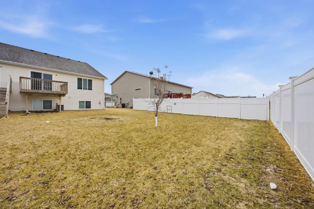 962 31st Avenue W, West Fargo, ND 58078
